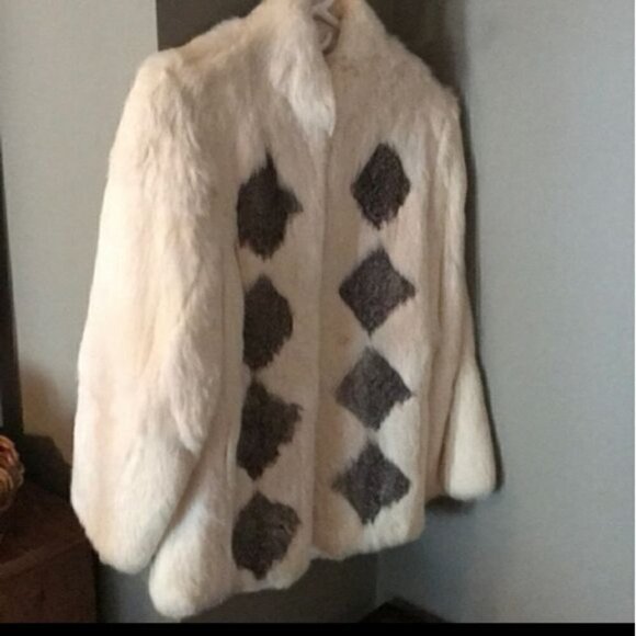 GORGEOUS BLACK AND WHITE FURRY JACKET - Picture 1 of 5